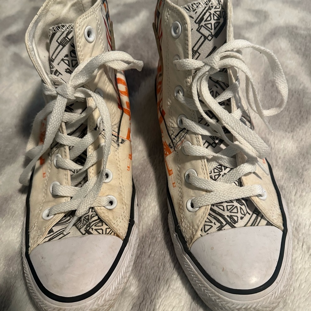 Converse chucks high tops used women’s US 8
